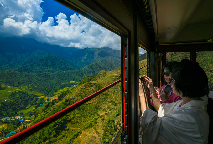 SAPA 3 DAYS 2 NIGHT WITH FANSIPAN PEAK BY LIMOUSINE VAN/CABIN BUS