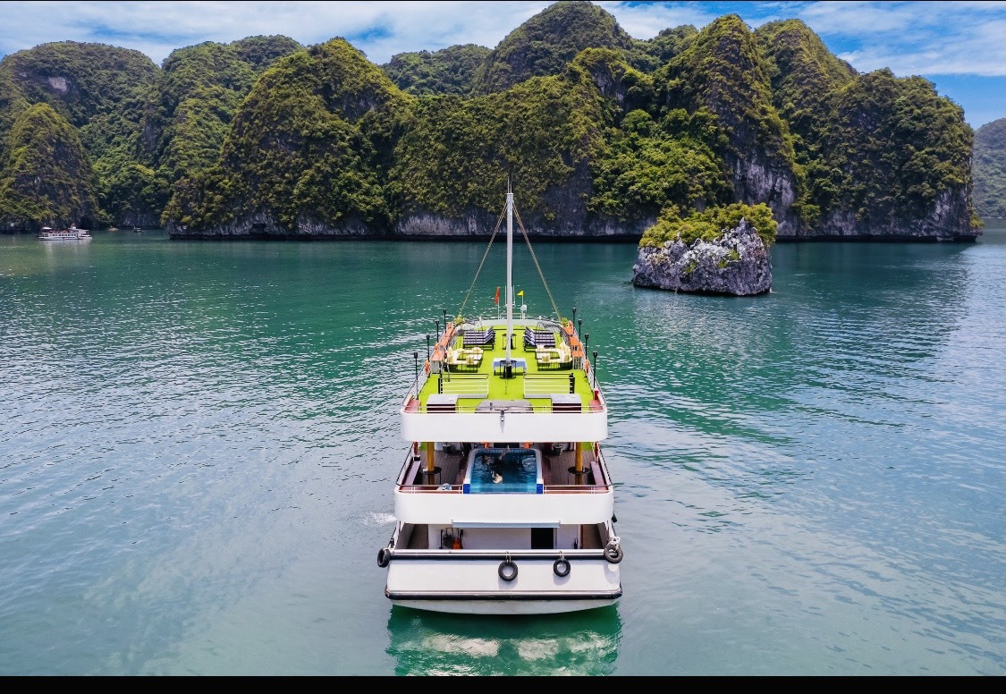 PREMIUM CRUISE - 1 DAY HA LONG EXCURSION