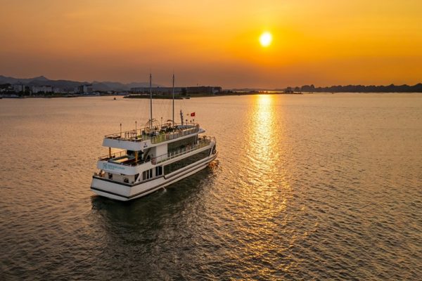 PREMIUM CRUISE - 1 DAY HA LONG EXCURSION