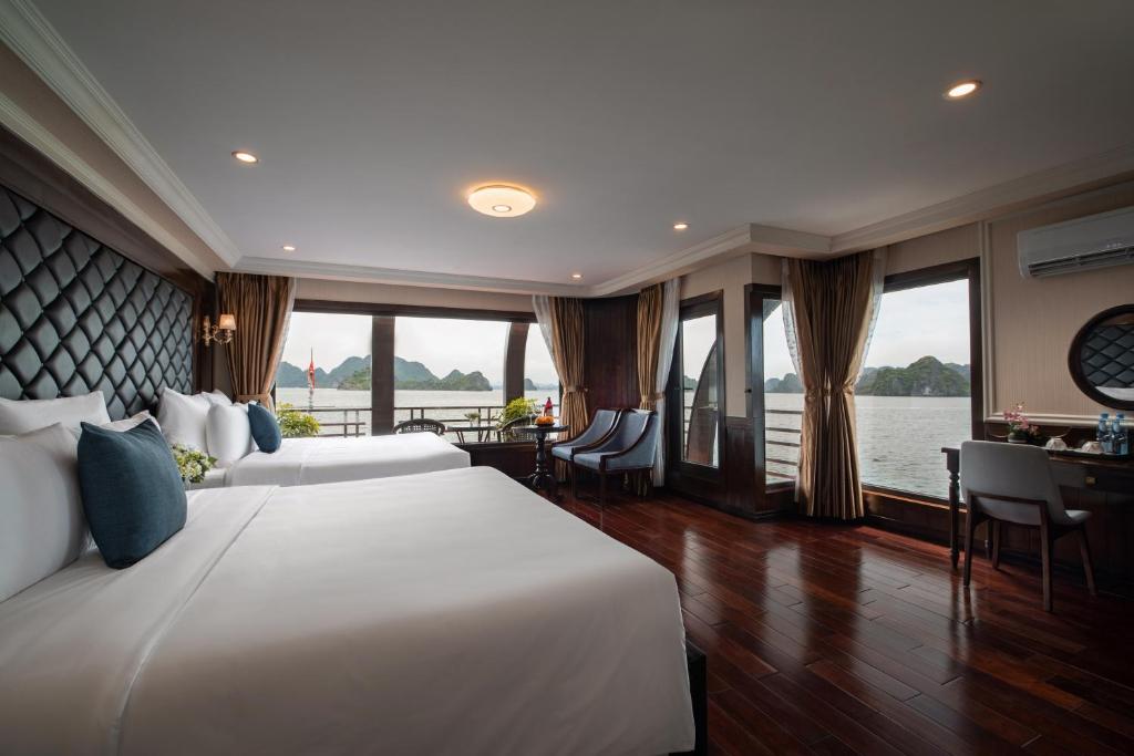 3.5 STAR/ LA PANDORA CRUISE