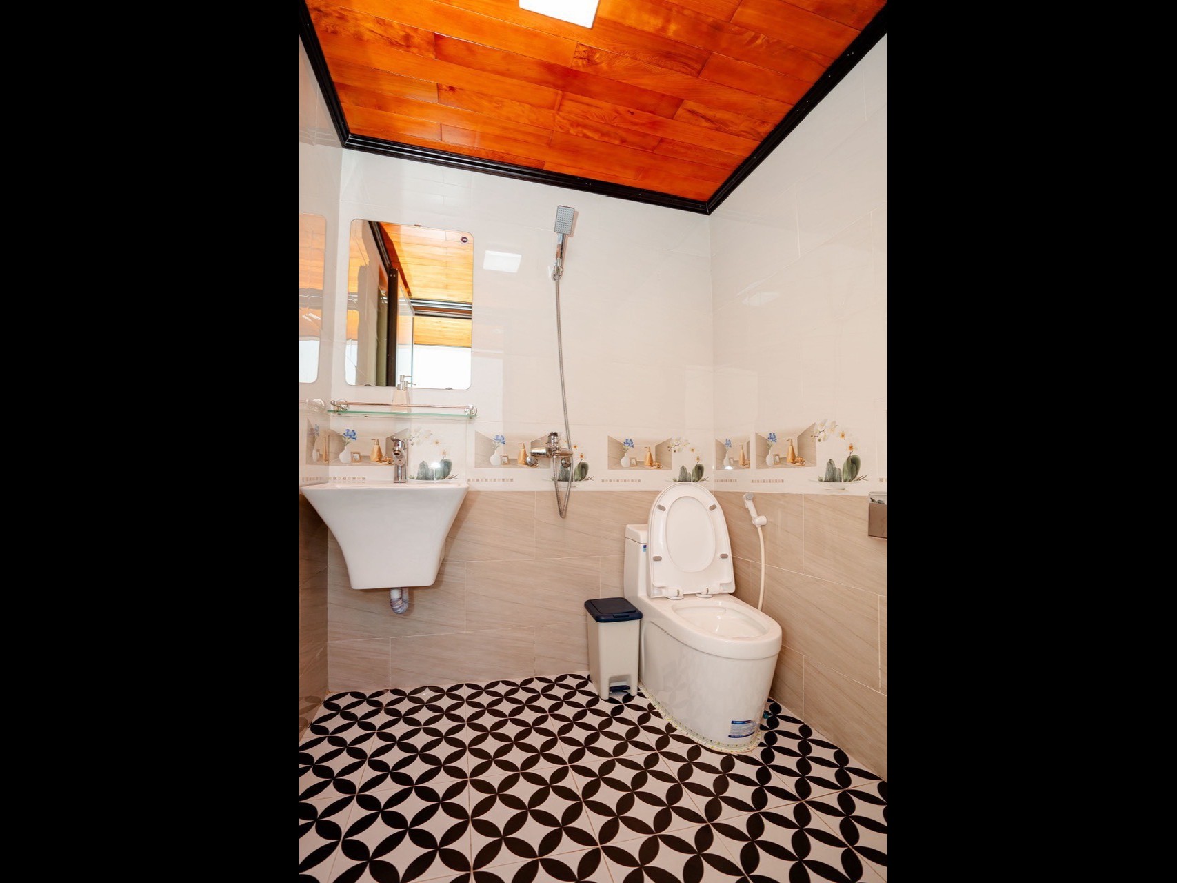 PRIVATE HA LONG BAY JOURNEY FULL DAY