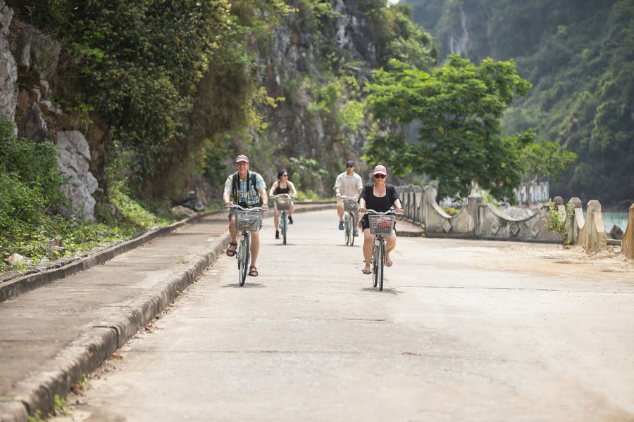 MON CHERI CRUISE -  IN THE HEART OF LAN HA & HALONG BAY