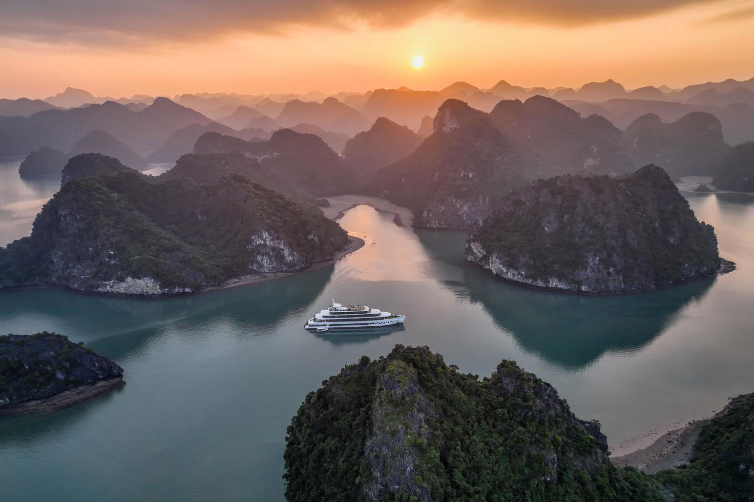 ELITE OF THE SEA - THE JEWEL OF HALONG BAY